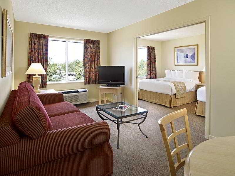 Towneplace Suites By Marriott Mississauga-Airport Corporate Centre Номер фото