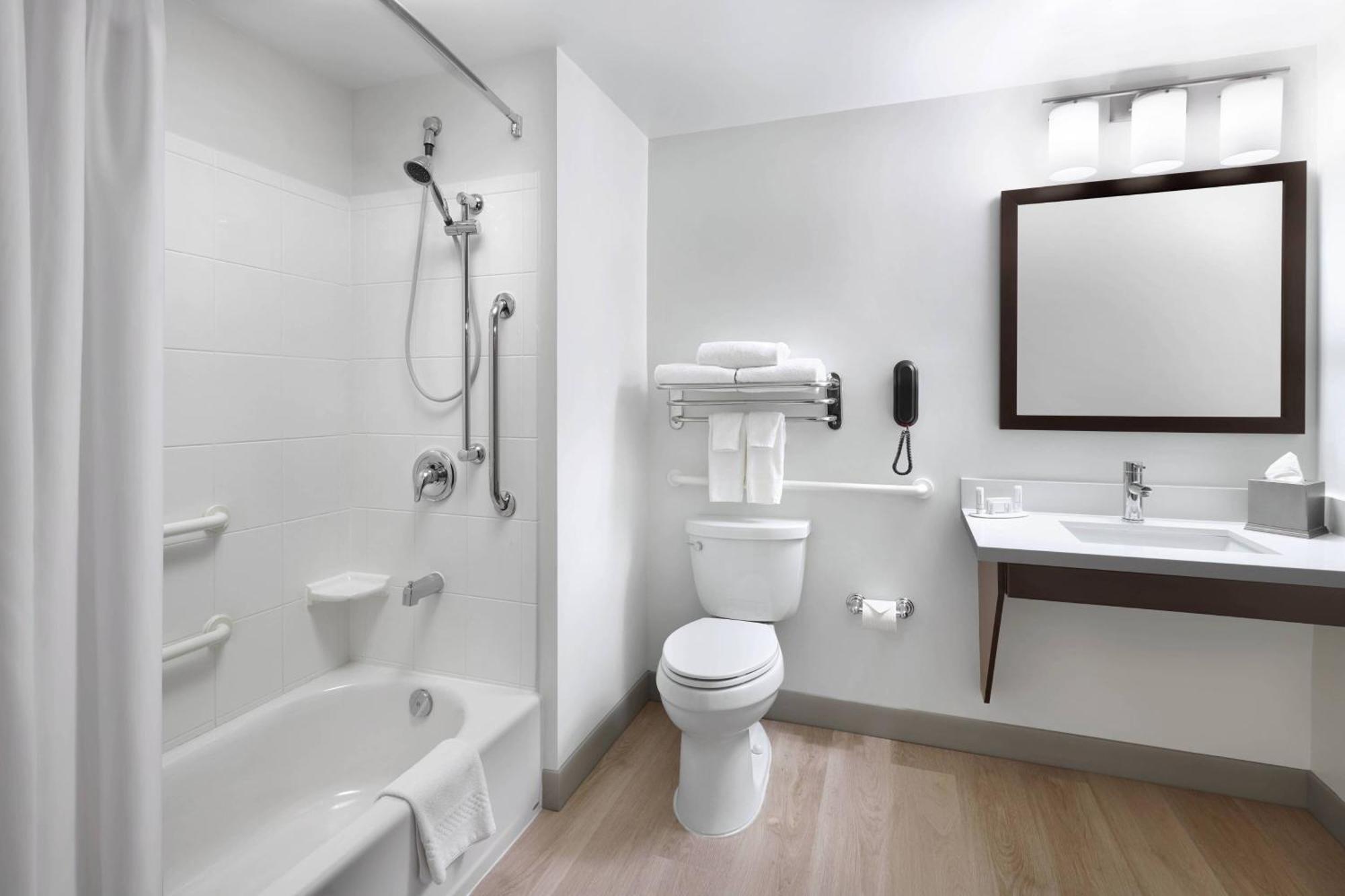 Towneplace Suites By Marriott Mississauga-Airport Corporate Centre Экстерьер фото