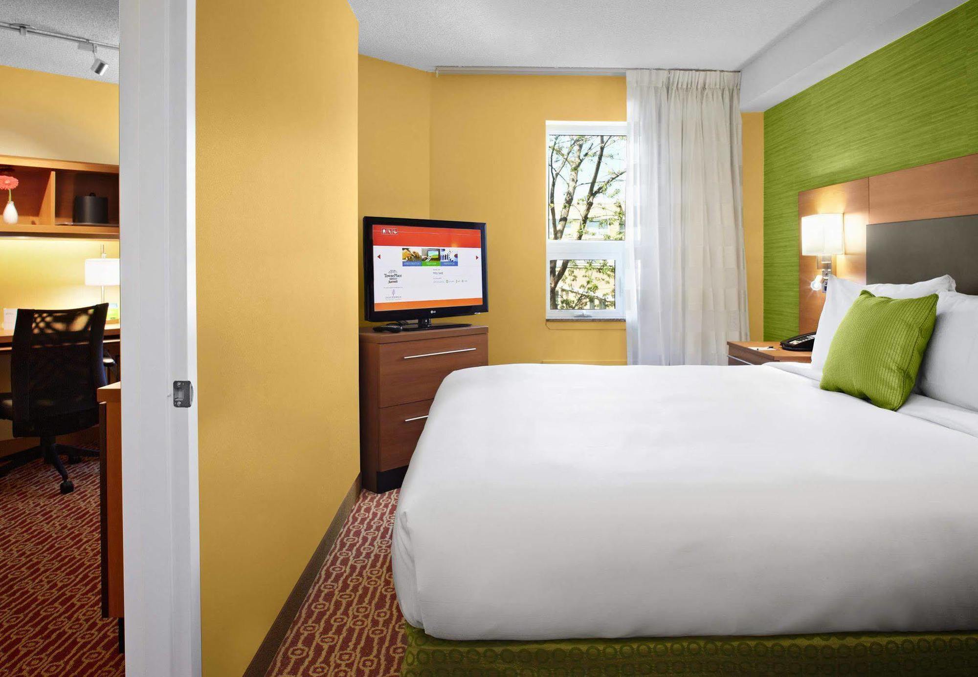 Towneplace Suites By Marriott Mississauga-Airport Corporate Centre Номер фото