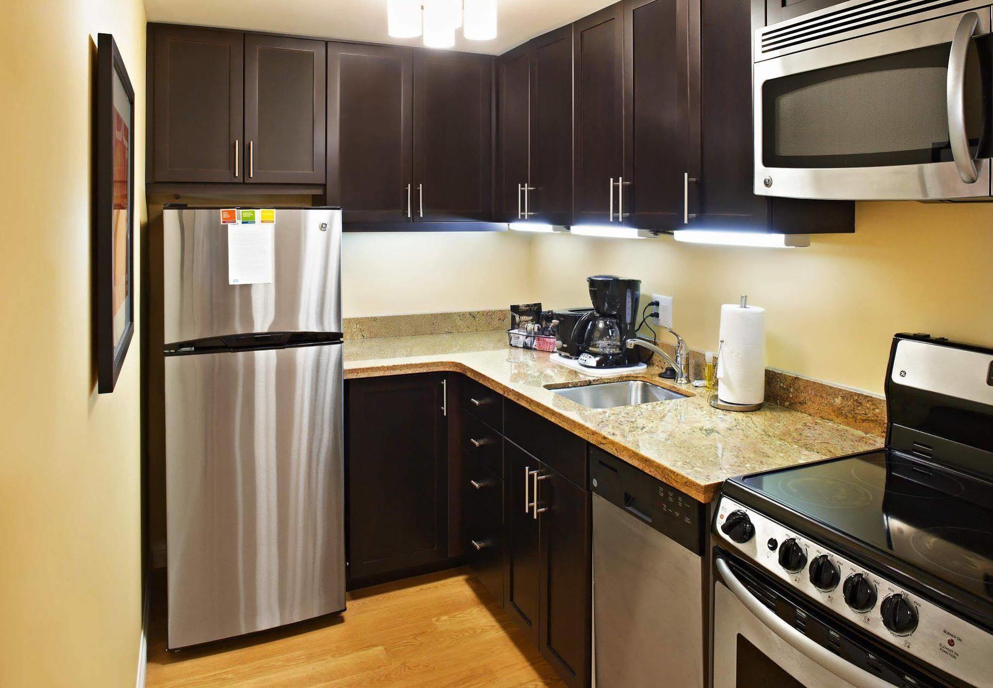 Towneplace Suites By Marriott Mississauga-Airport Corporate Centre Экстерьер фото